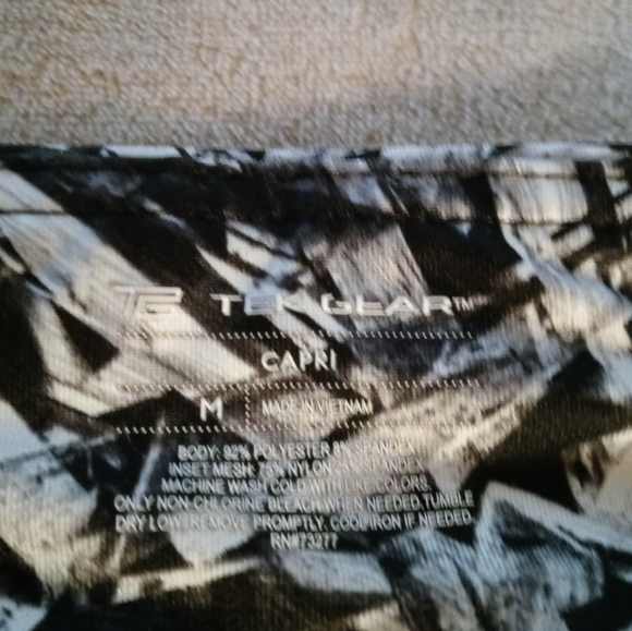 Tek Gear Capri Pants (2) - Picture 3 of 5